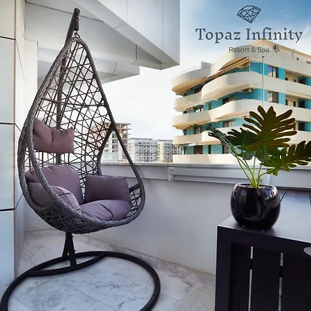 Topaz In Infinity Pool &