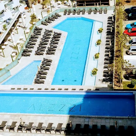 Topaz In Infinity Pool &