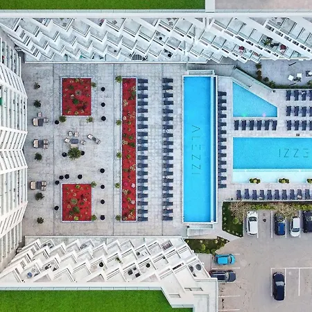 Topaz In Infinity Pool & * Năvodari