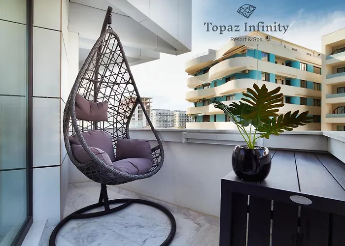 Topaz - Infinity Pool &