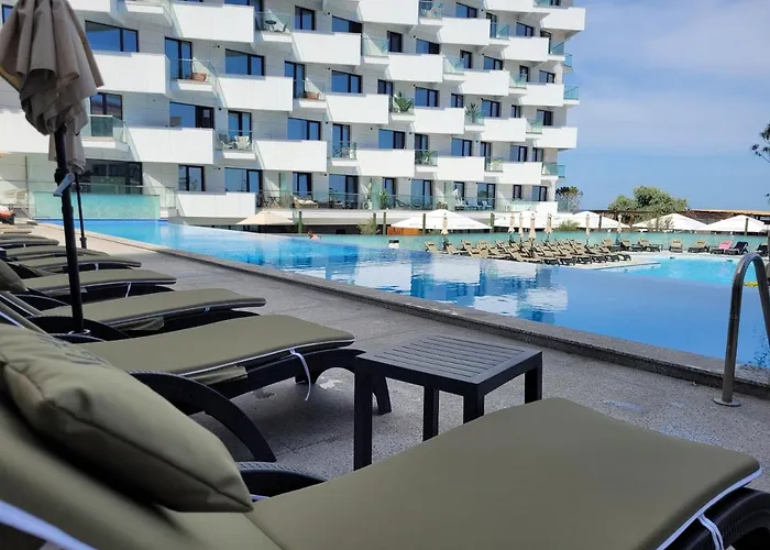 Topaz - Infinity Pool & Năvodari